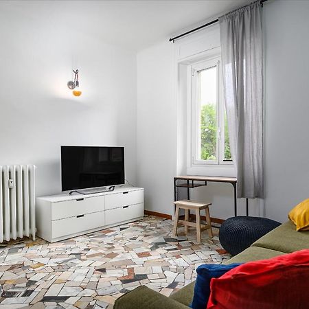 Ennio 8 - Bilocale Cool Apartment Milan Bagian luar foto