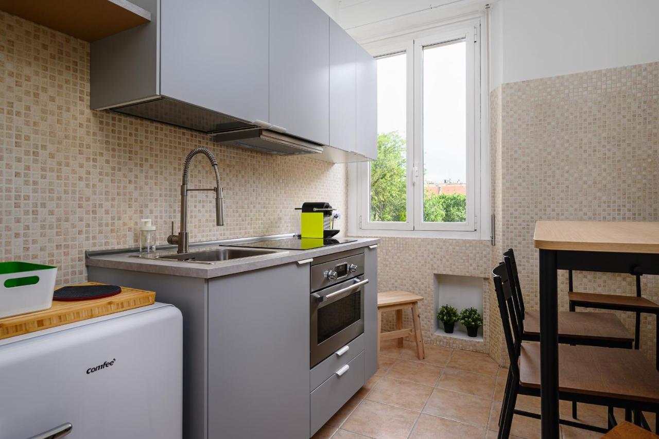Ennio 8 - Bilocale Cool Apartment Milan Bagian luar foto