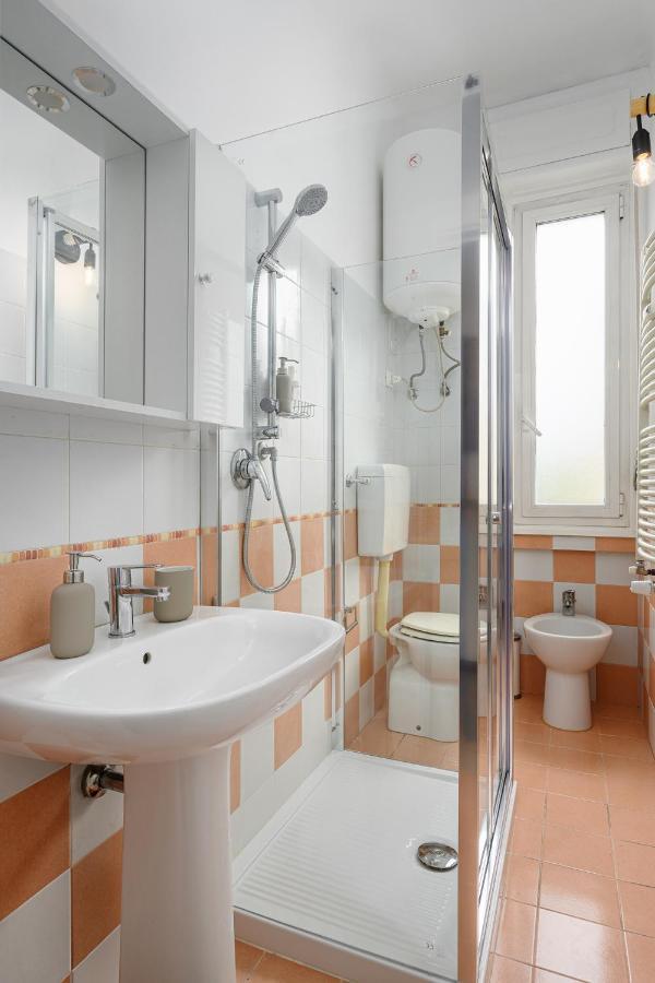 Ennio 8 - Bilocale Cool Apartment Milan Bagian luar foto