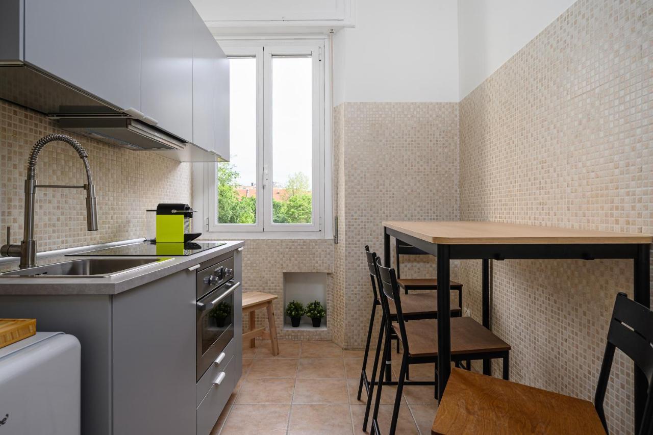 Ennio 8 - Bilocale Cool Apartment Milan Bagian luar foto