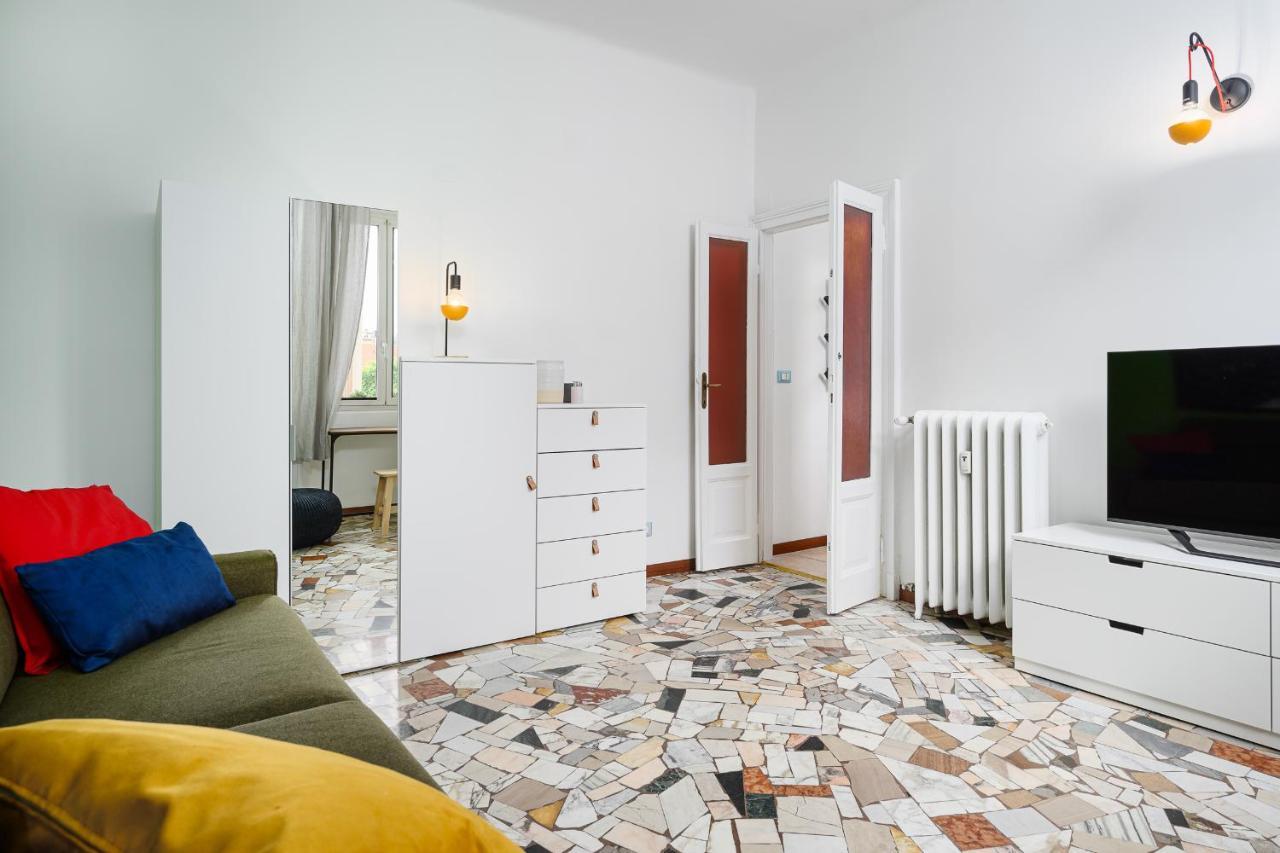 Ennio 8 - Bilocale Cool Apartment Milan Bagian luar foto