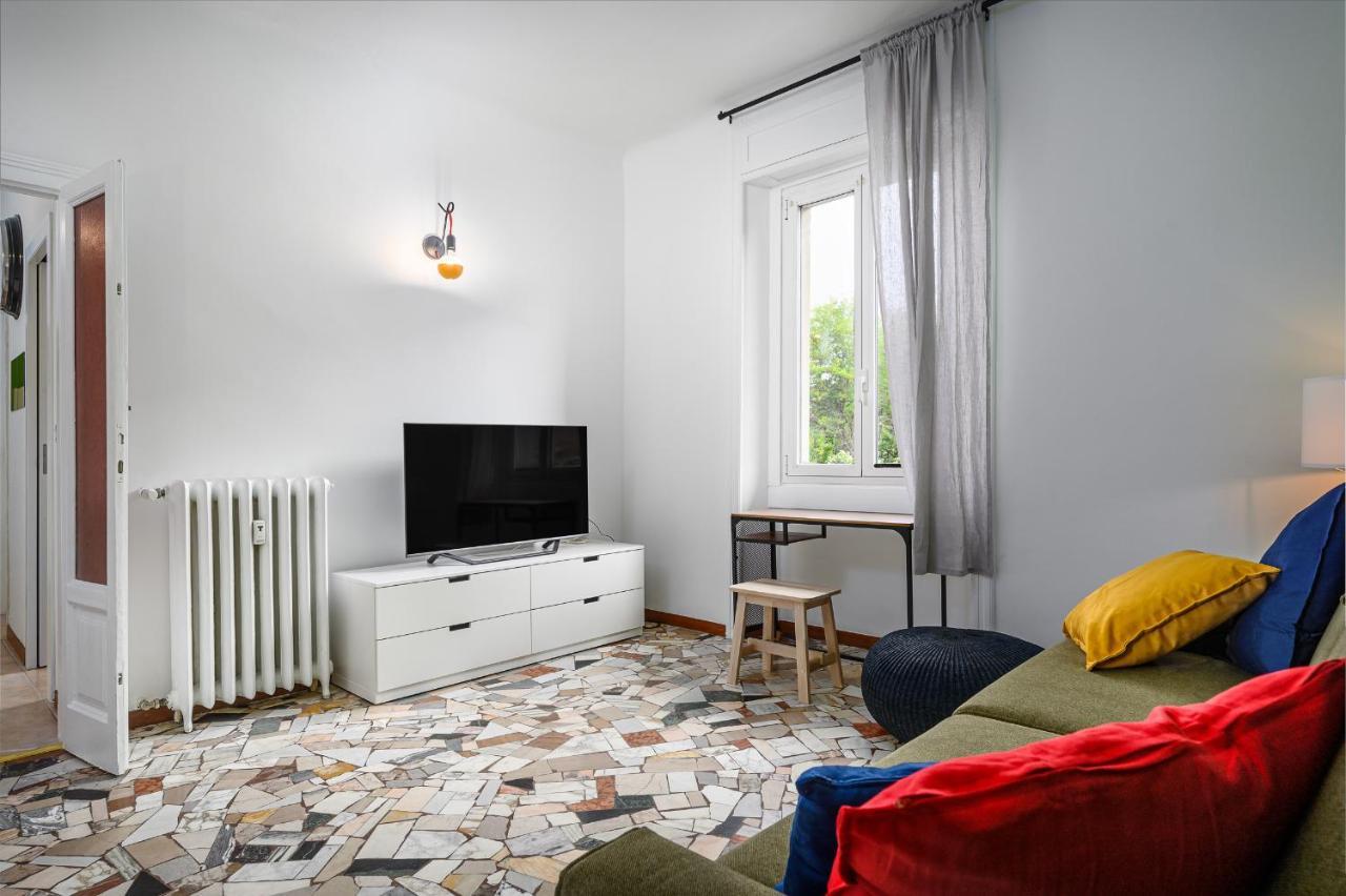 Ennio 8 - Bilocale Cool Apartment Milan Bagian luar foto